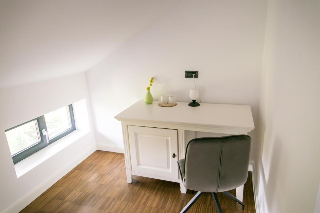 May Residence Dumbravita  Екстериор снимка