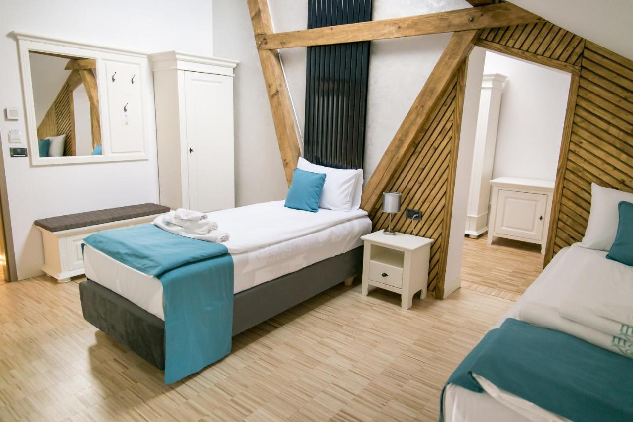 May Residence Dumbravita  Екстериор снимка