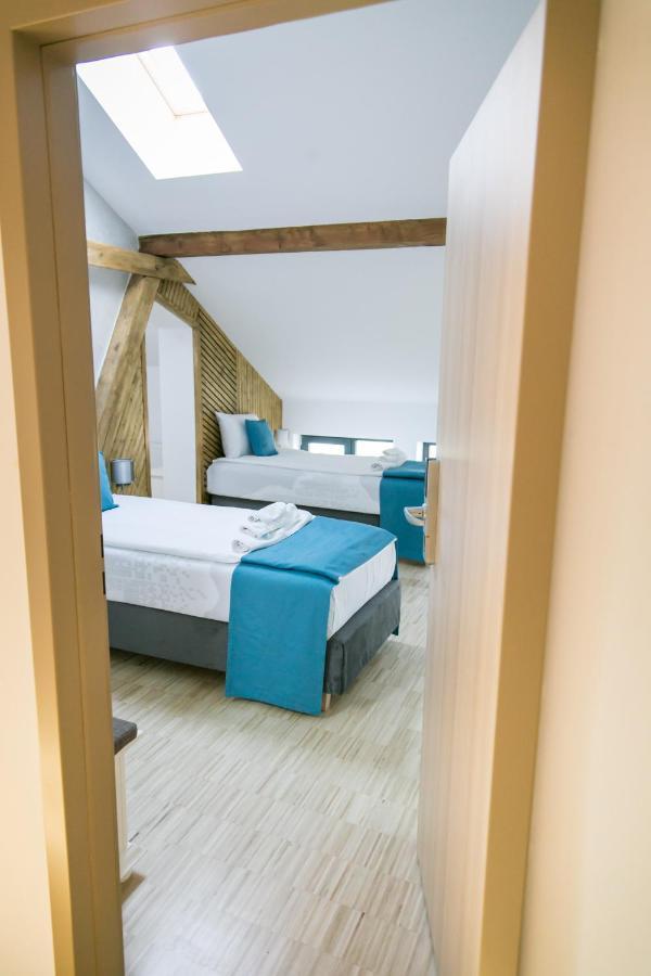 May Residence Dumbravita  Екстериор снимка