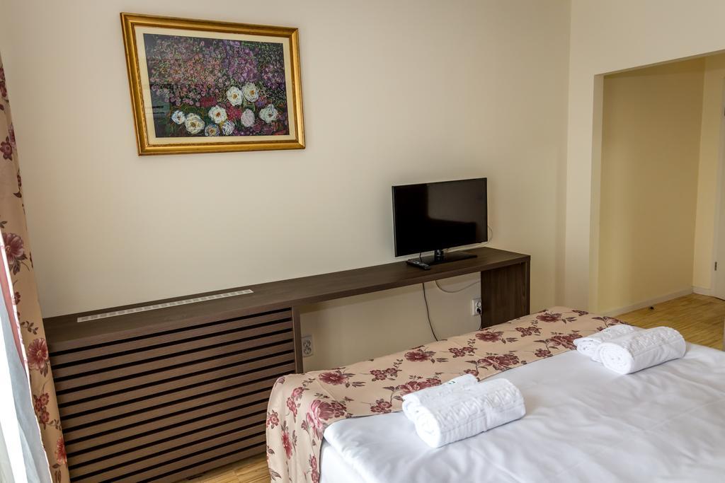 May Residence Dumbravita  Екстериор снимка