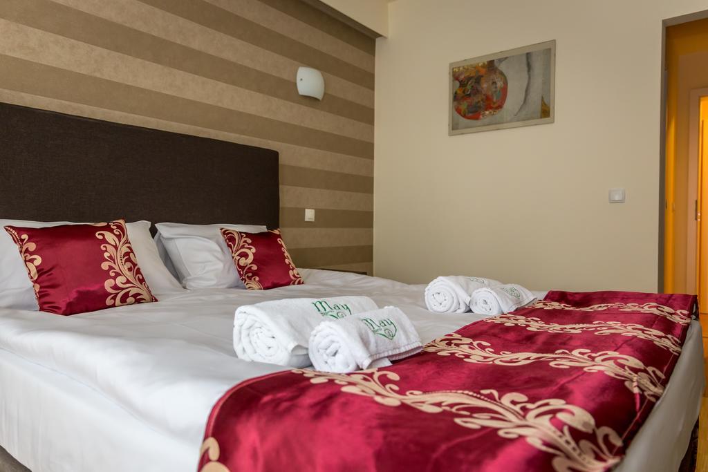 May Residence Dumbravita  Екстериор снимка