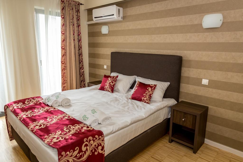 May Residence Dumbravita  Екстериор снимка