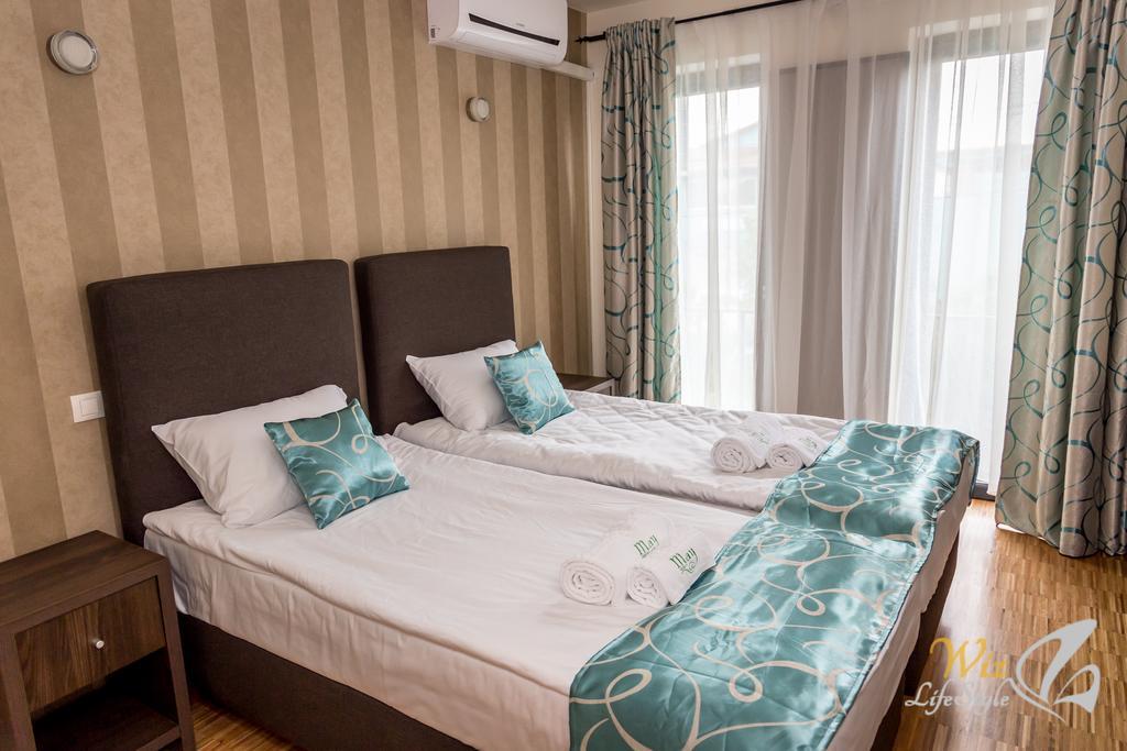 May Residence Dumbravita  Екстериор снимка