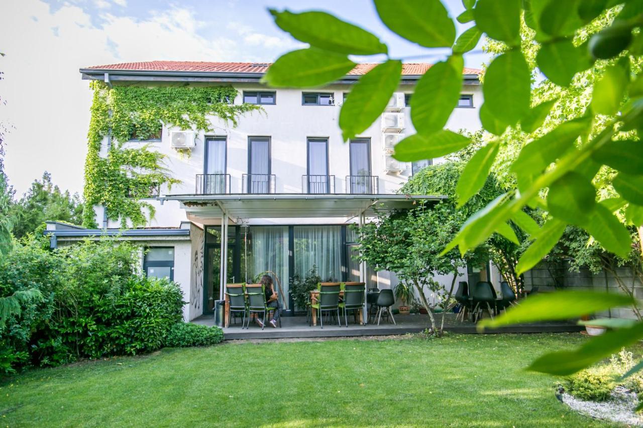 May Residence Dumbravita  Екстериор снимка