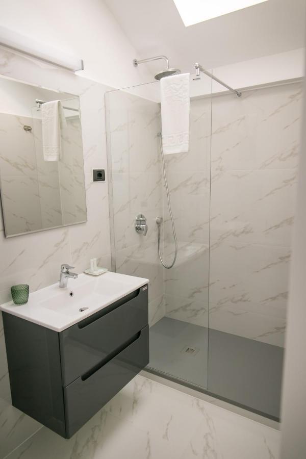 May Residence Dumbravita  Екстериор снимка