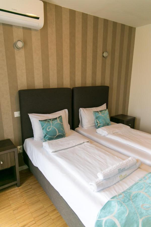 May Residence Dumbravita  Екстериор снимка