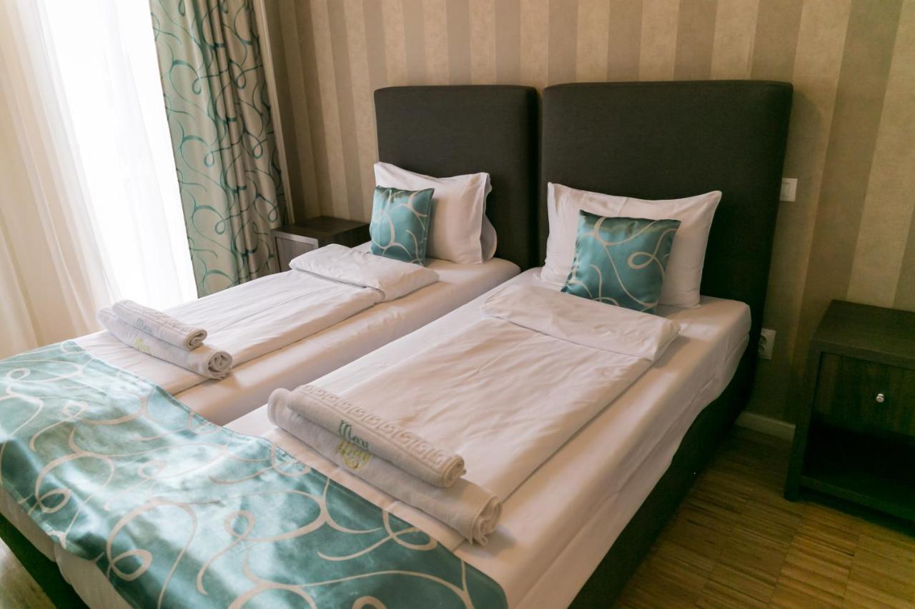 May Residence Dumbravita  Екстериор снимка